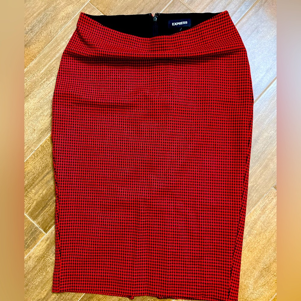 EXPRESS RED SKIRT NEW NO TAG